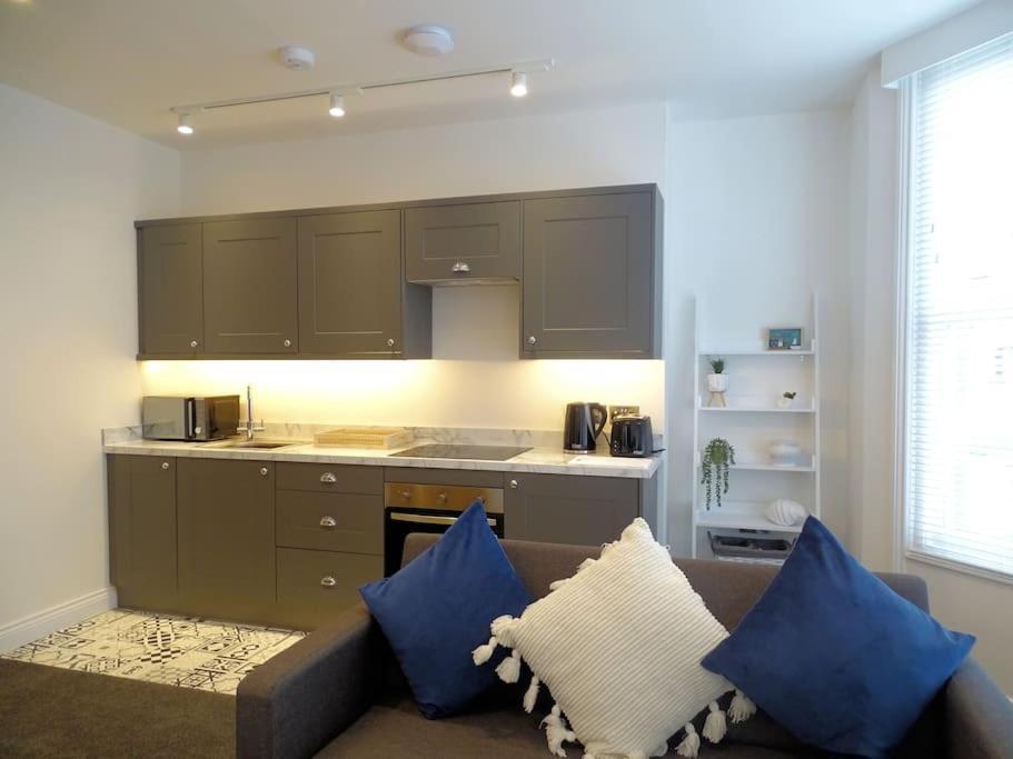 Apt 3 - Queens Court Scarborough Ngoại thất bức ảnh